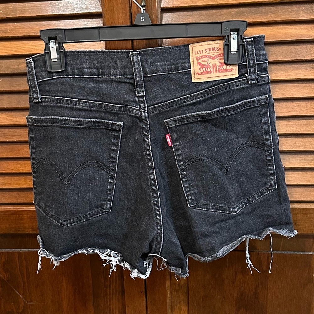 LEVI’S SHORTS - Picture 2 of 3